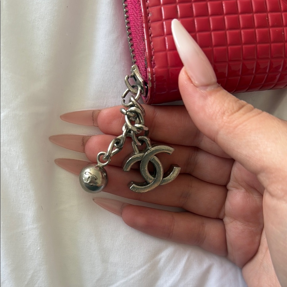 AUTHENTIC CHANEL WALLET - Picture 2 of 7